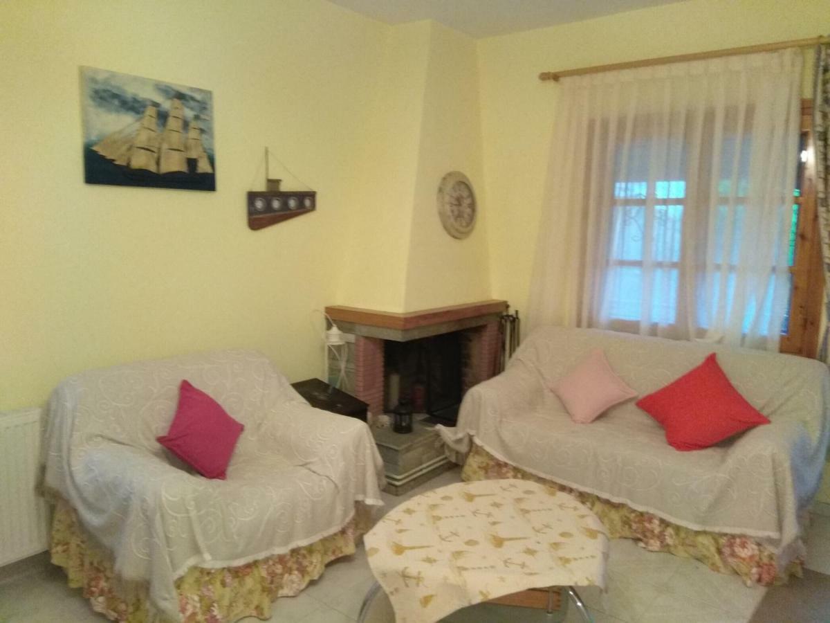 Willa Family Seaside House In Mouries Paralia Dionisiou Zewnętrze zdjęcie