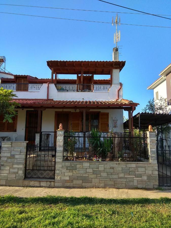 Willa Family Seaside House In Mouries Paralia Dionisiou Zewnętrze zdjęcie