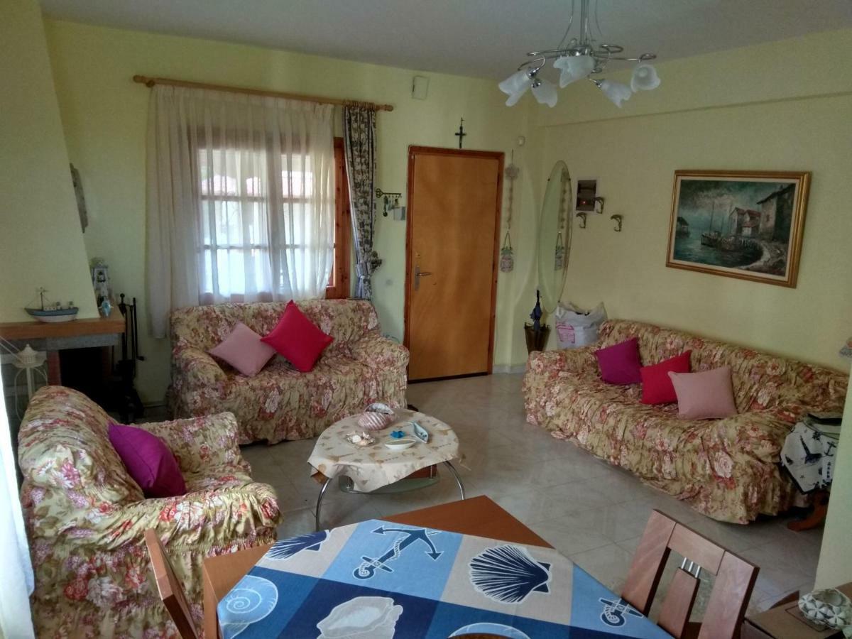 Willa Family Seaside House In Mouries Paralia Dionisiou Zewnętrze zdjęcie